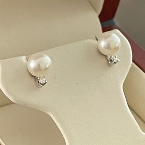 14kt white gold, cultured Pearl and Diamond earrings